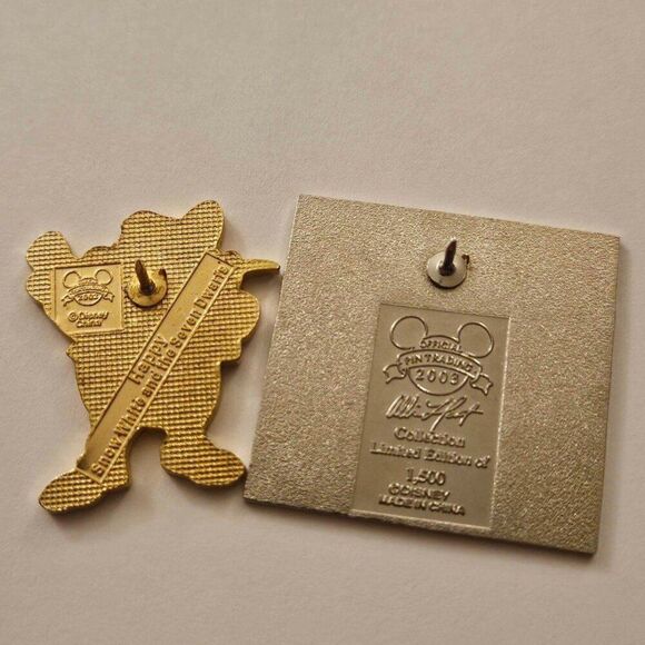 Disney Pin Vintage Lot of 2 Snow White Lefcort Portrait Happy Dwarf Green Jewel - Picture 4 of 7